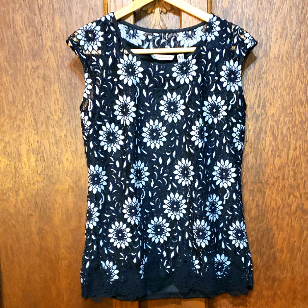Isaac Mizrahi ,Lacy Floral Crocheted Women's Cap Sleeve Blouse.